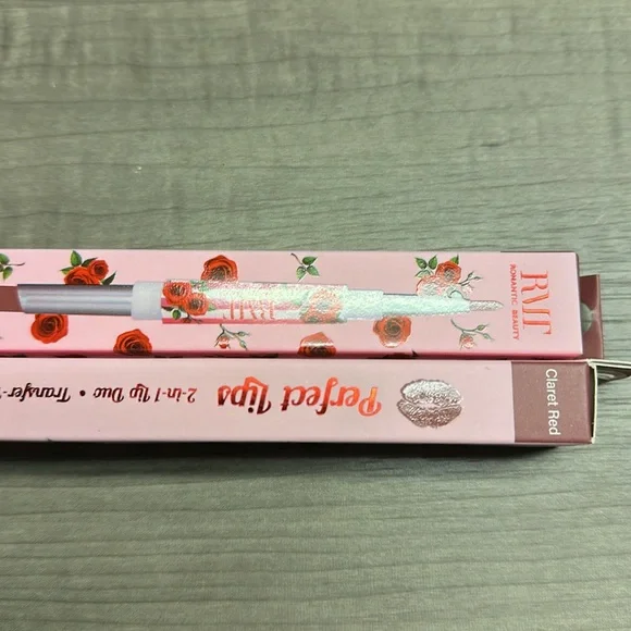 ❌SOLD OUT ❌🔥2-in-1lip duo Romantic Beauty 🔥 - Picture 8 of 11